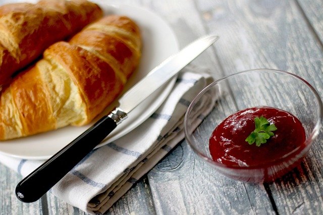 croissants-569075_640 (c) Bild von Jan Vašek auf Pixabay