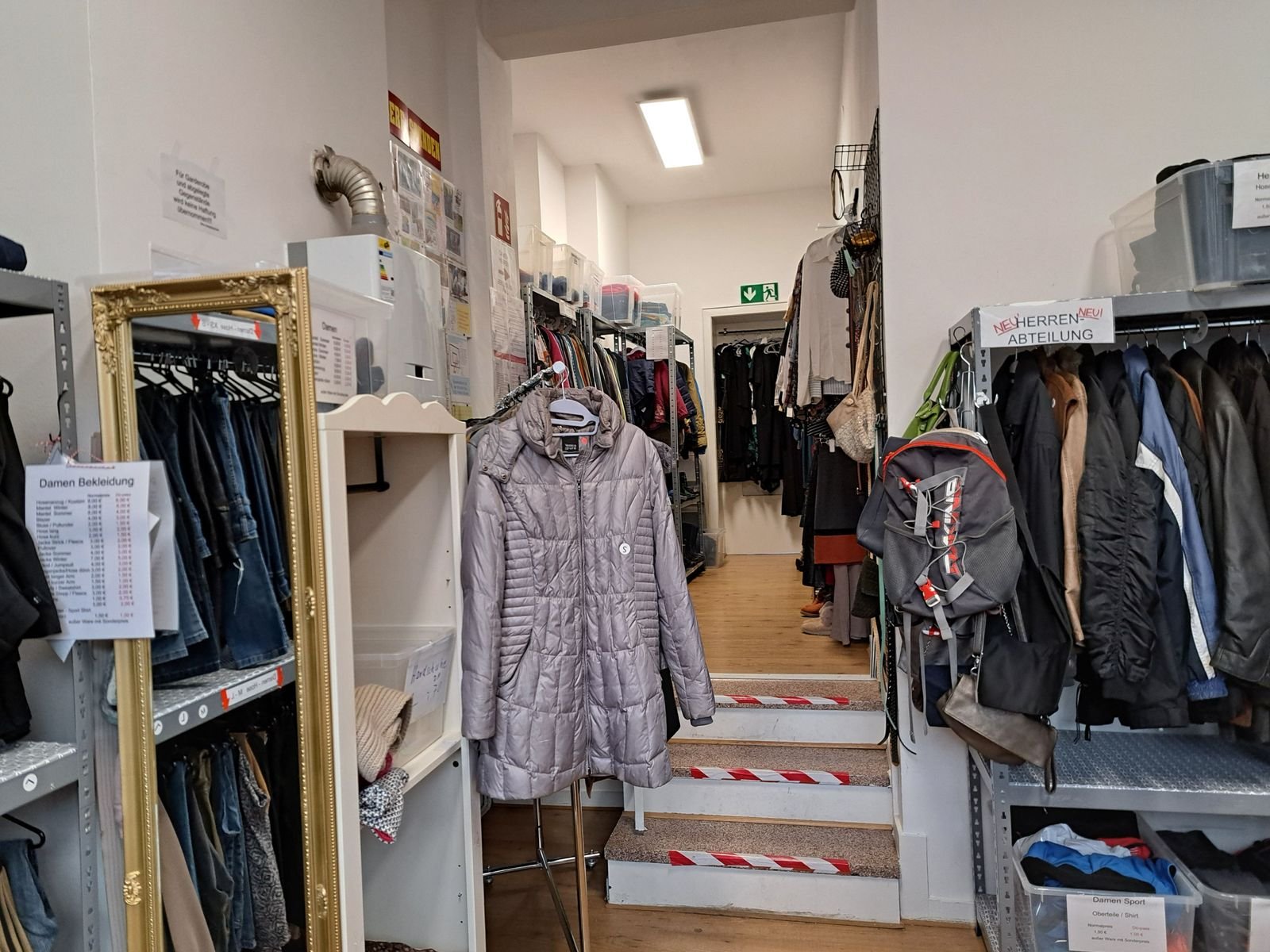 Bilka, Blick in die Räumlichkeiten (c) BILKA, Bilker Kleiderkammer
